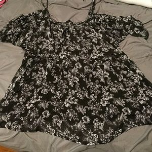 Torrid plus size 5 cold shoulder top