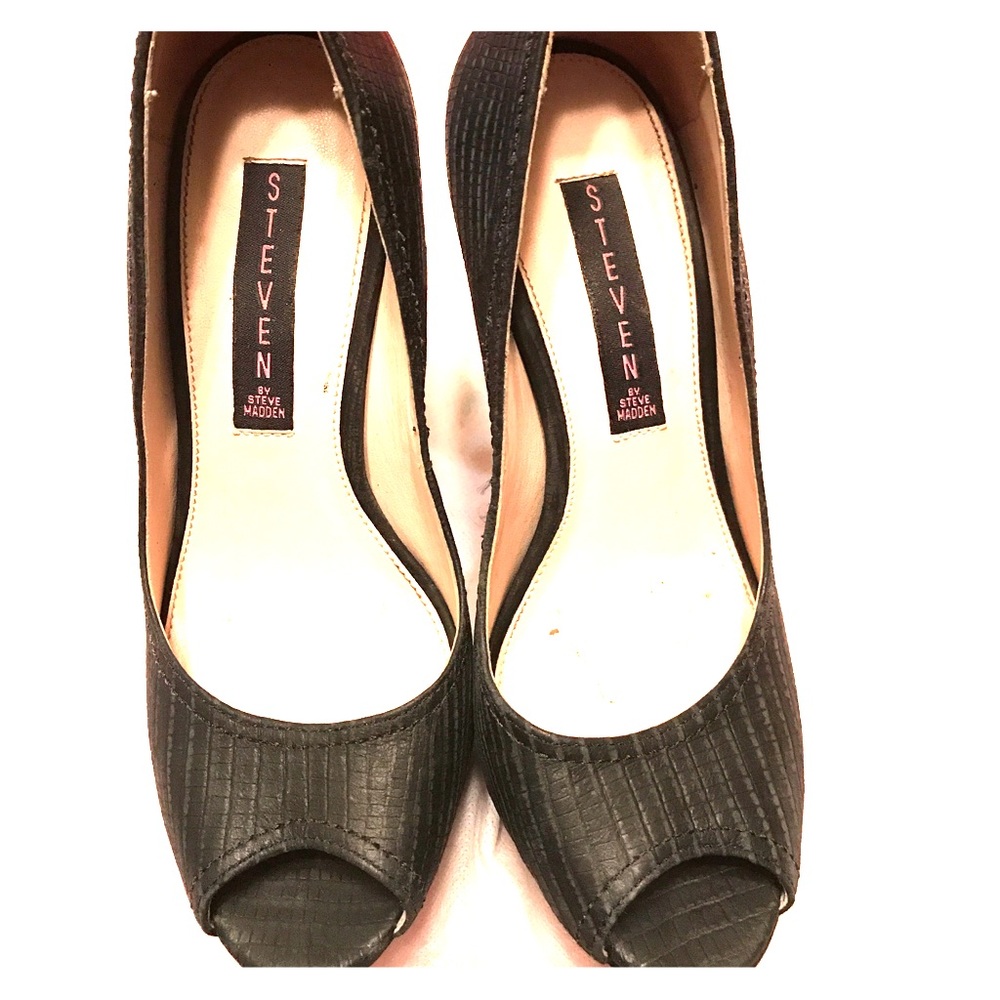 Very Sexy Black Steven Madden hills 😍👠