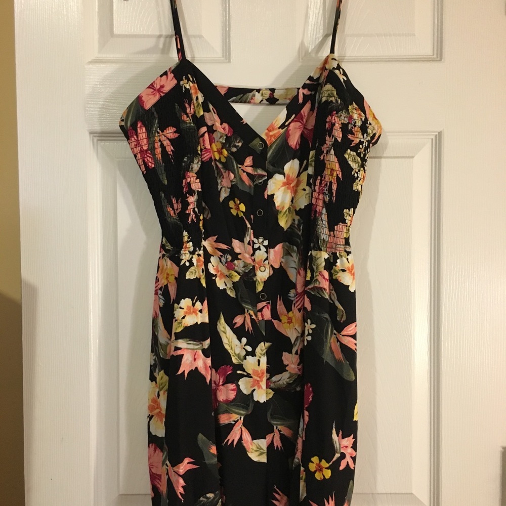 Floral Romper with pockets 1X - Picture 4 of 5