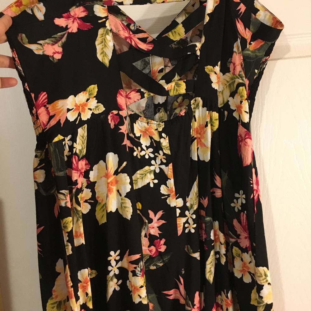 Floral Romper with pockets 1X - Picture 5 of 5