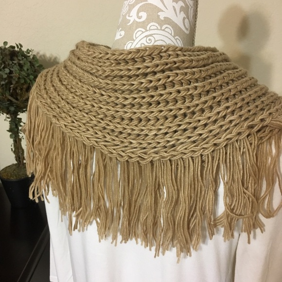 🎉HP🎉 Mocha Button Fringe Infinity Scarf - Picture 3 of 6
