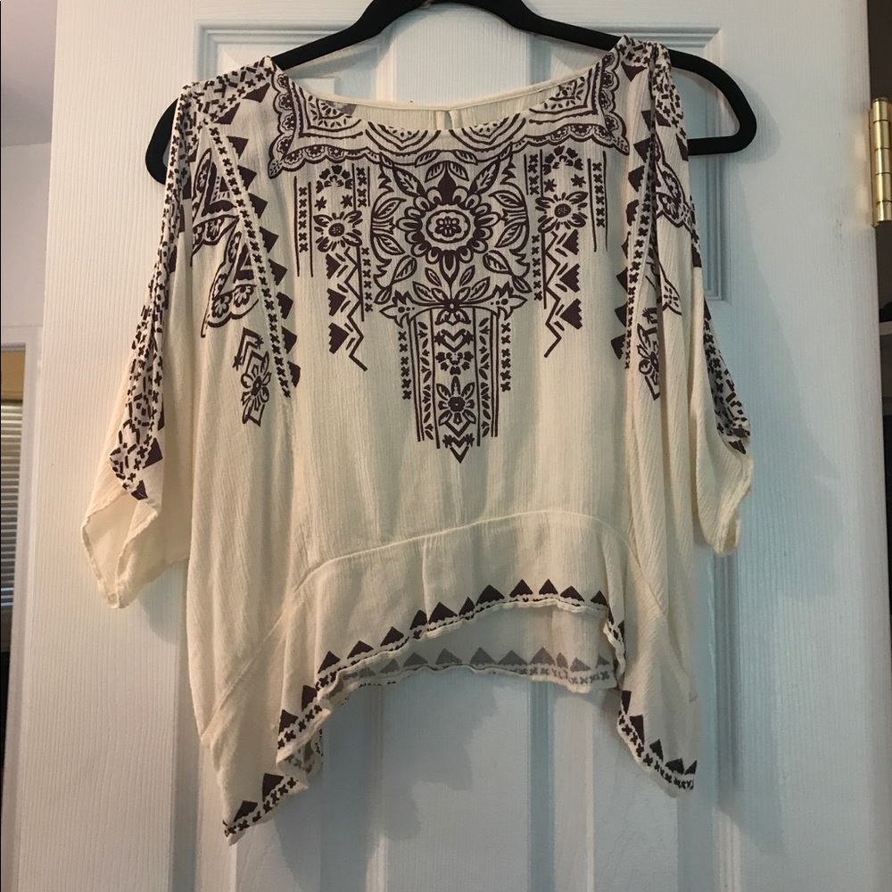 Ecote Cold Shoulder Crop