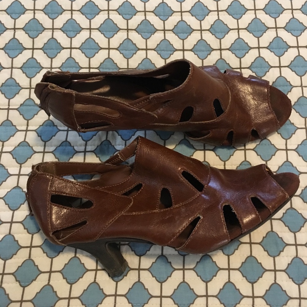 Aerosoles brown leather heeled sandals