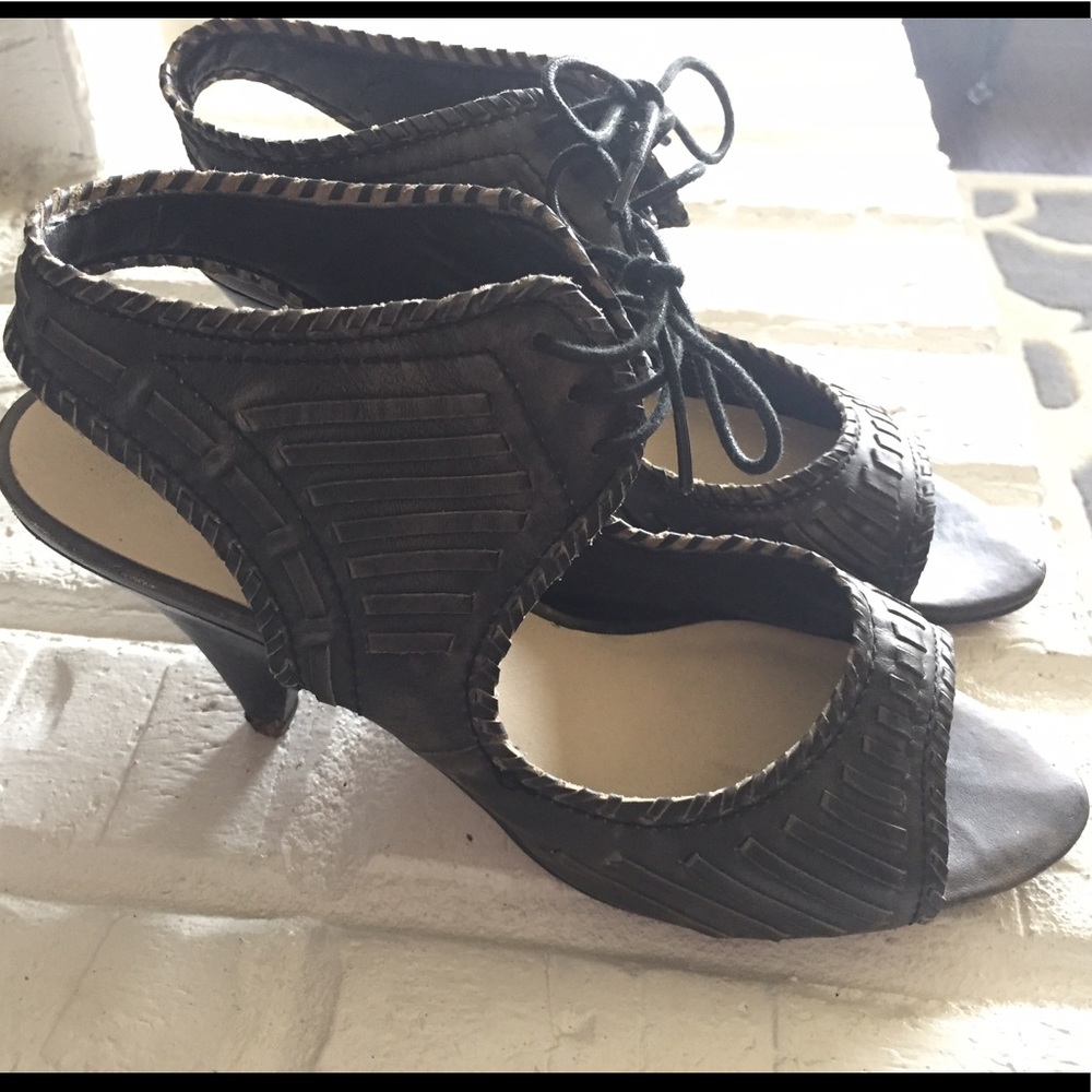 Gorgeous black leather Aldo black heeled sandals