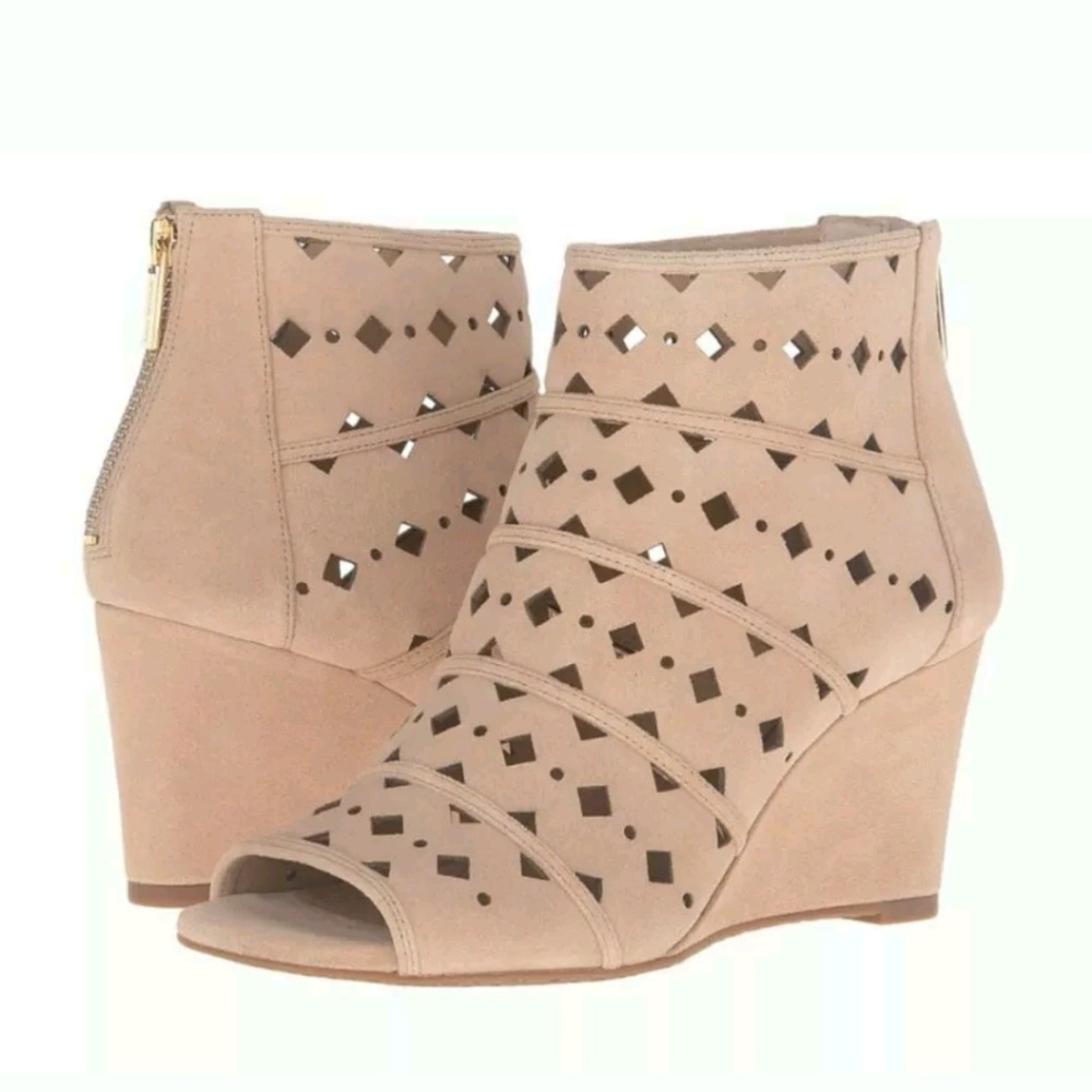 Michael Kors UMA Wedge Suede Bisque Size 8