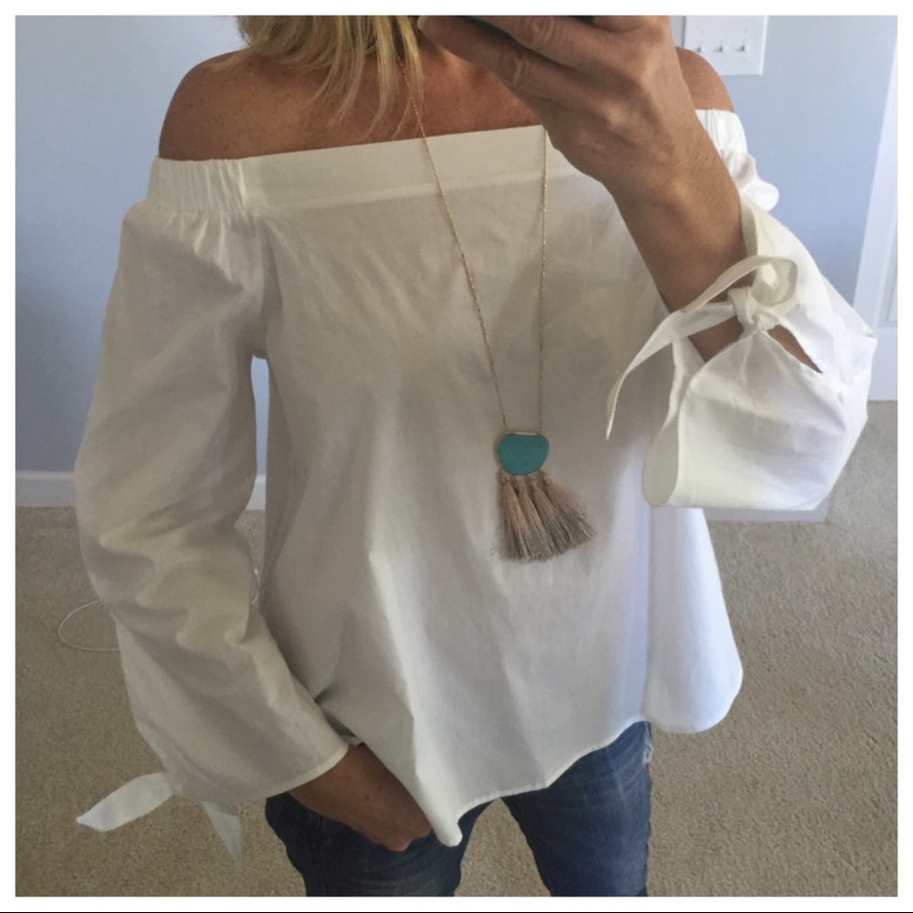 🌸1 MED LEFT🌸White Off the Shoulder Top - Picture 2 of 5