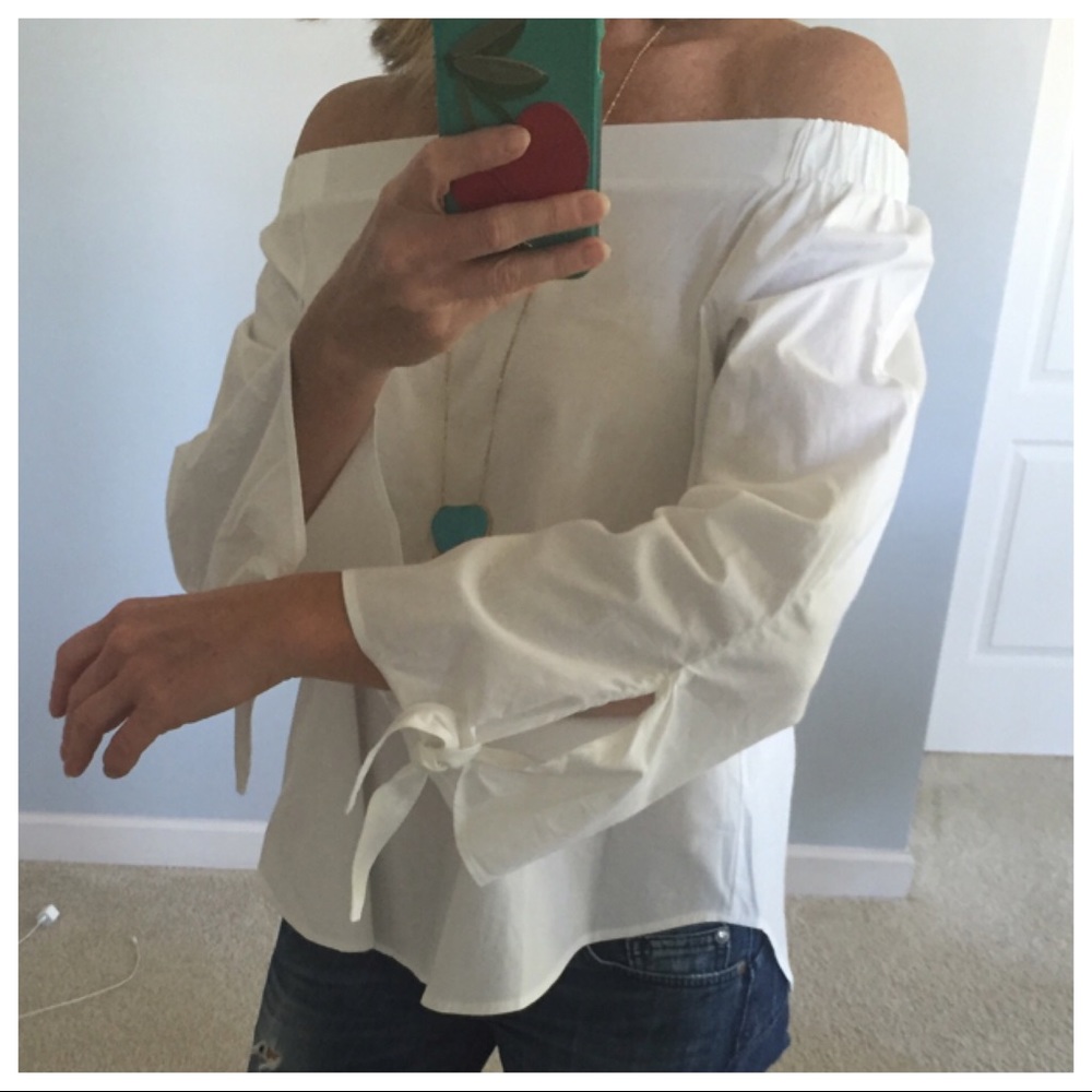 🌸1 MED LEFT🌸White Off the Shoulder Top - Picture 3 of 5