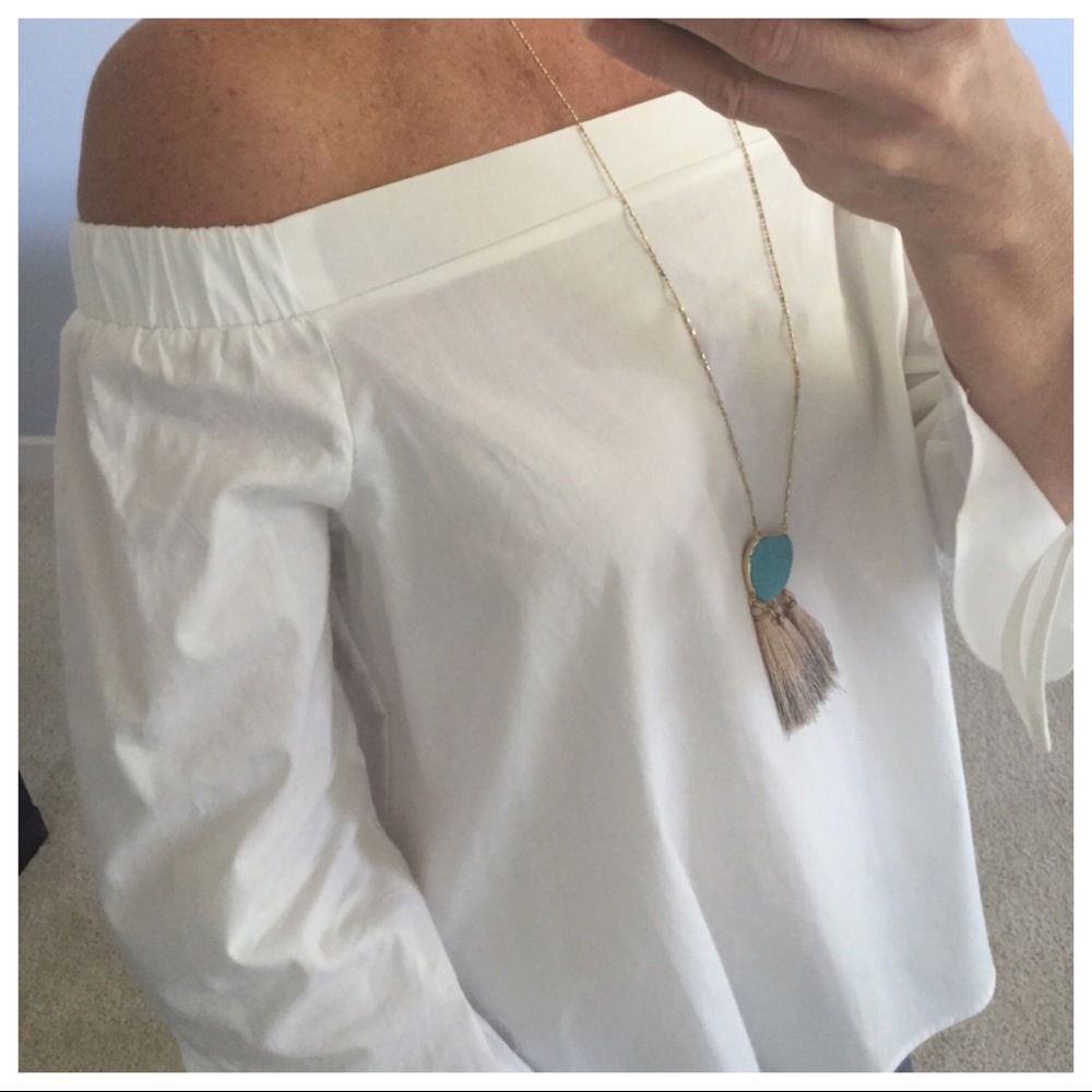 🌸1 MED LEFT🌸White Off the Shoulder Top - Picture 4 of 5