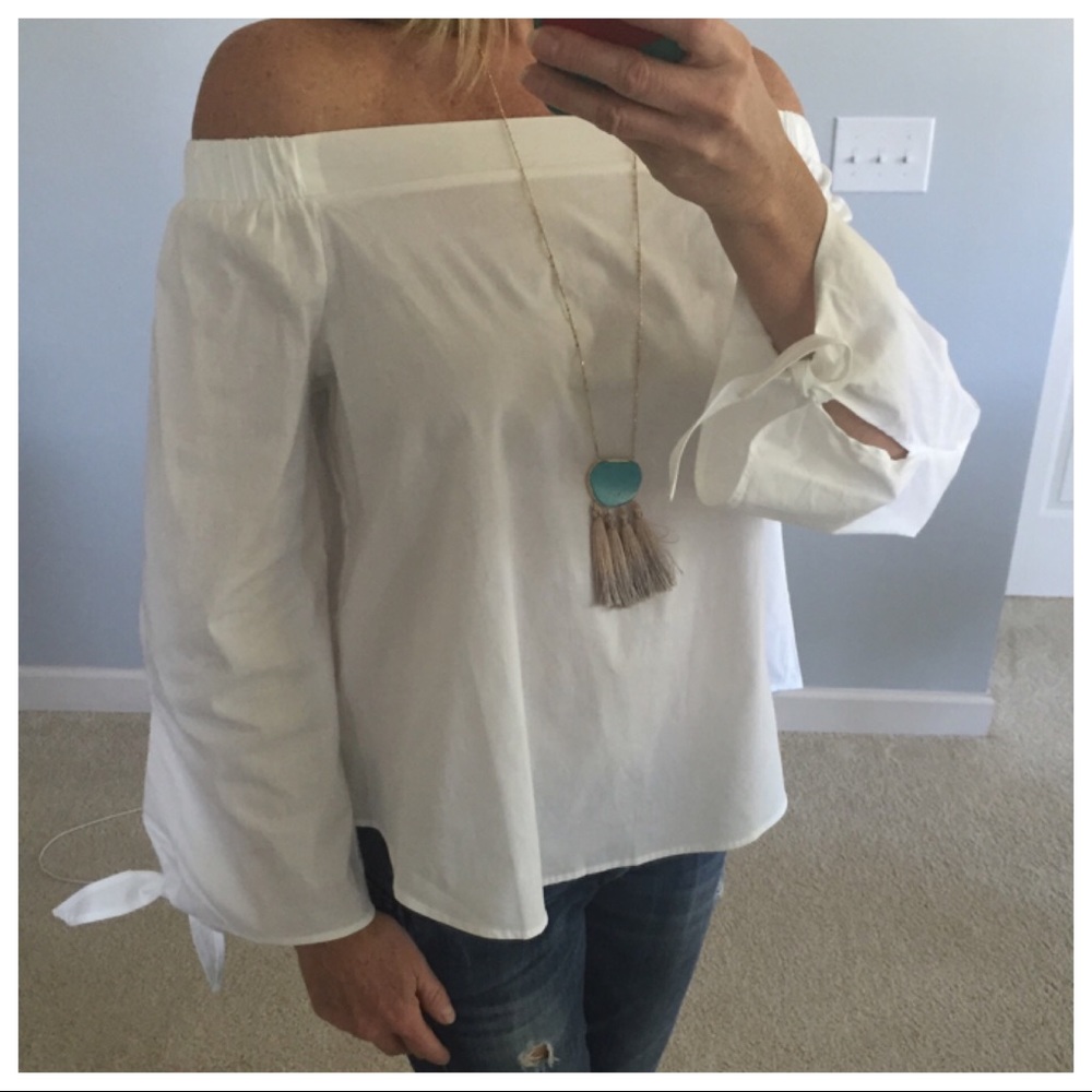 🌸1 MED LEFT🌸White Off the Shoulder Top - Picture 5 of 5