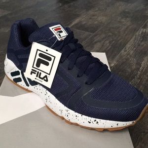 NWB 10.5 Mindbender Fila Sneakers Navy