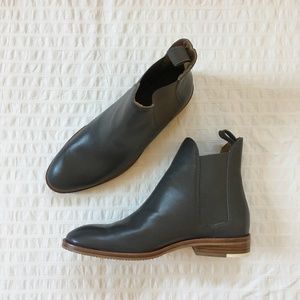Everlane "The Chelsea Boot" in grey