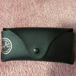 Ray ban sunglass case with cloth