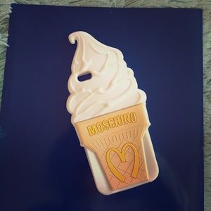 Cover Moschino iPhone 6 and 6s