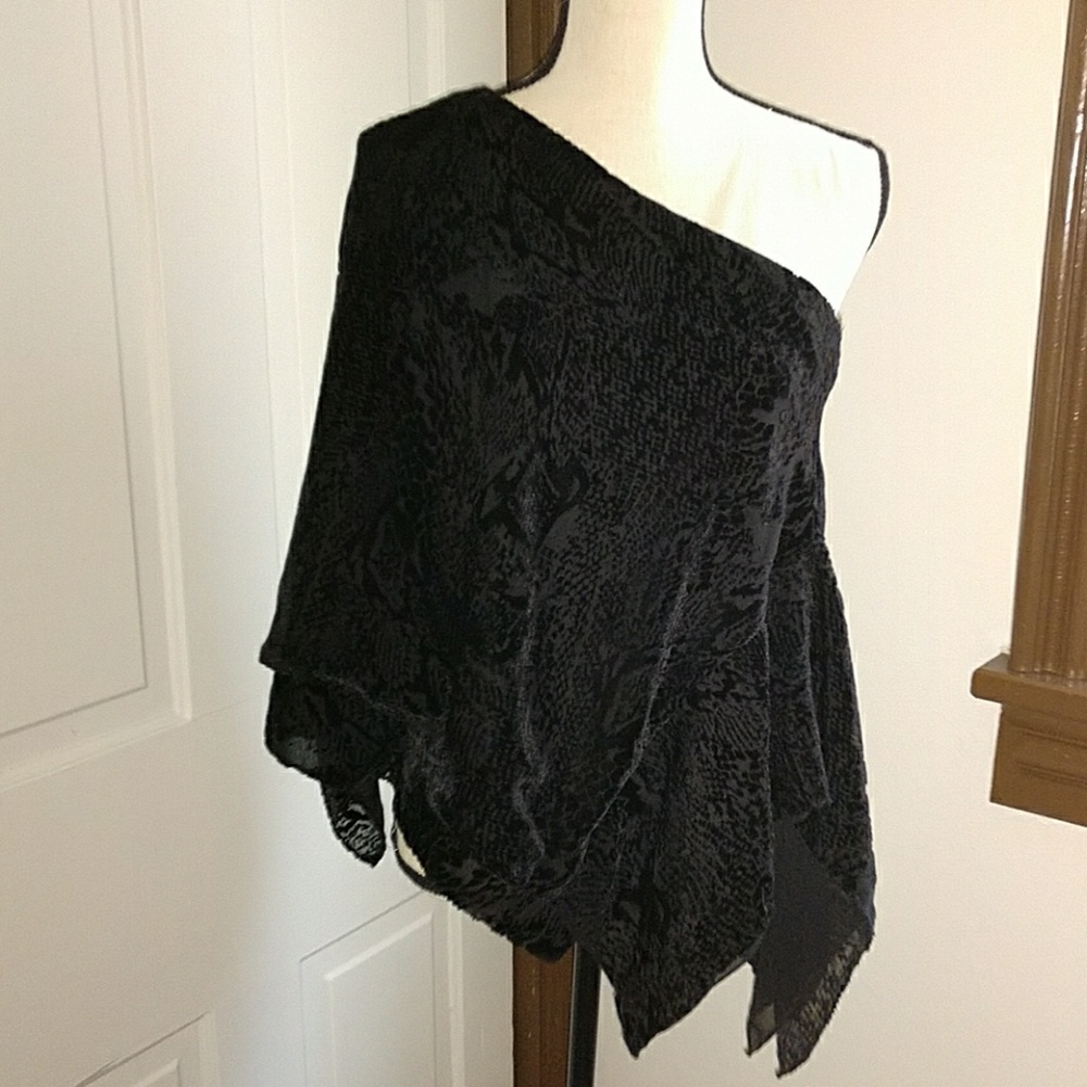 NWT  MM Couture one shoulder