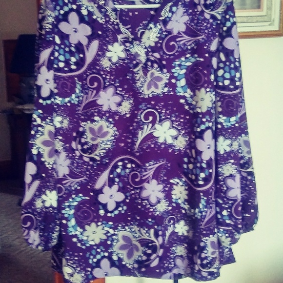 Top with scarf - Picture 3 of 4