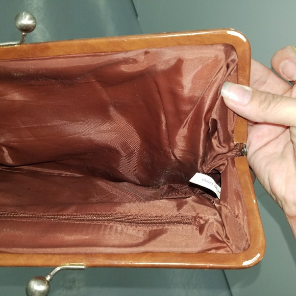 Clutch - Picture 2 of 2