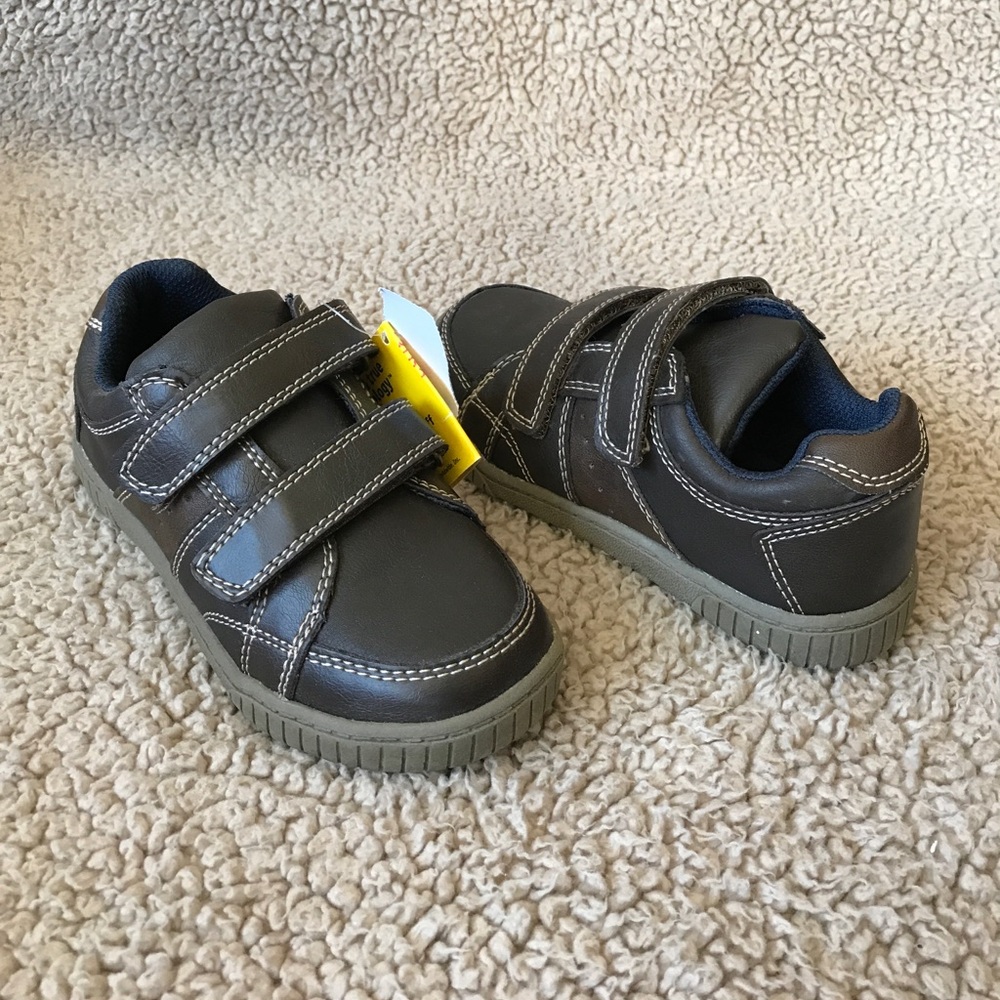 Brown shoes by Smartfit