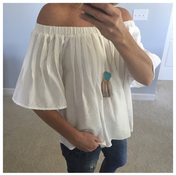 ❤️1 Small ❤️White Gathered Off the Shoulder Top - Picture 2 of 7