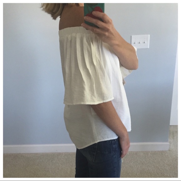 ❤️1 Small ❤️White Gathered Off the Shoulder Top - Picture 5 of 7