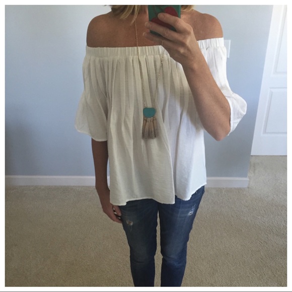 ❤️1 Small ❤️White Gathered Off the Shoulder Top - Picture 7 of 7