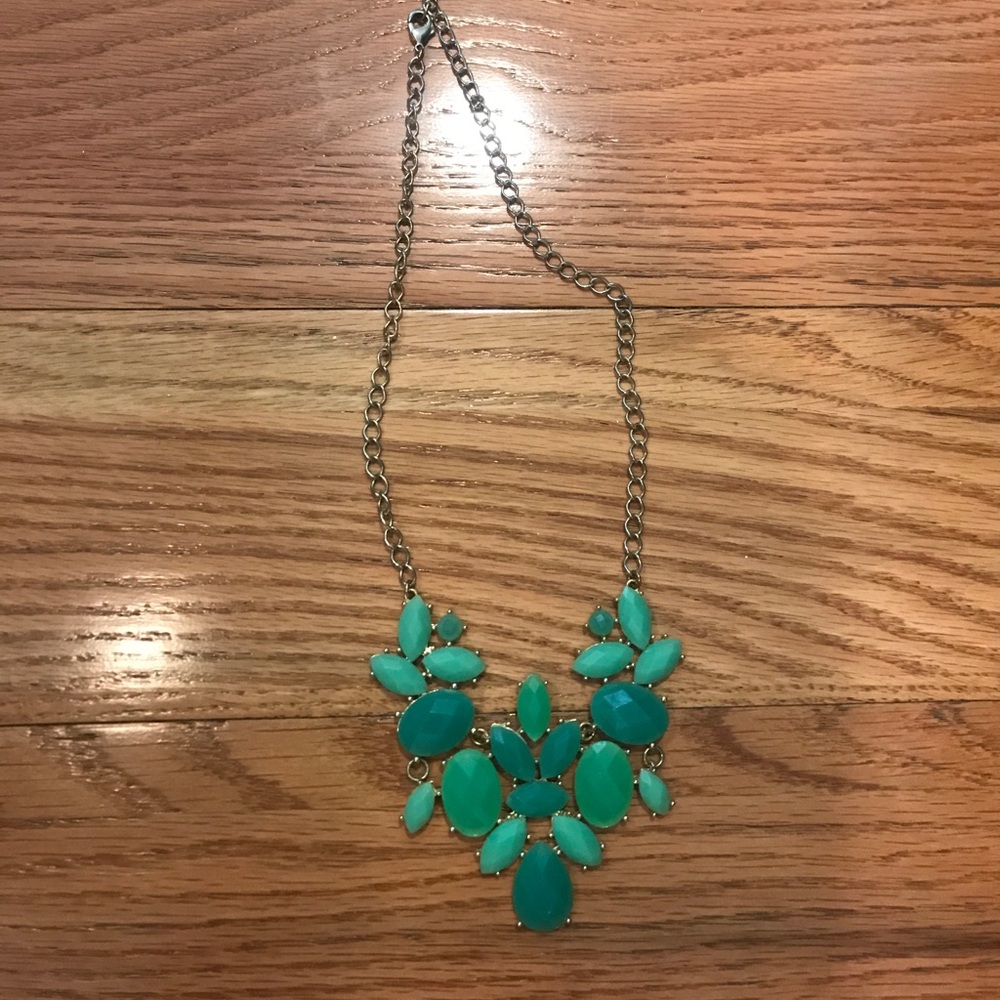 Green chunky necklace