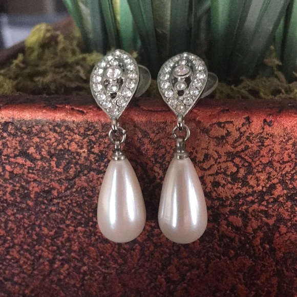 Jewelry - Stunning Earrings