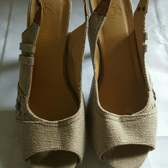 NEW Beacon Comet Women's Beige Peep-Toe Shoes - Picture 1 of 8