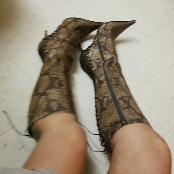 Snakeskin boots - Picture 8 of 8