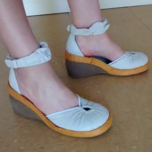 Gazith wedge Mary Jane chunk heels, White 8.5, NEW