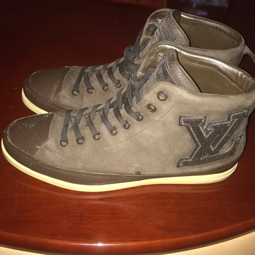 Shoes - Picture 2 of 3
