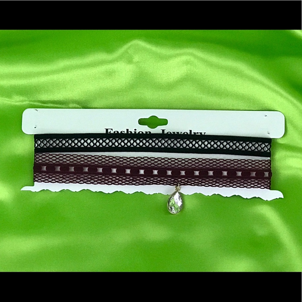 Fashionable chokers black and burgundy