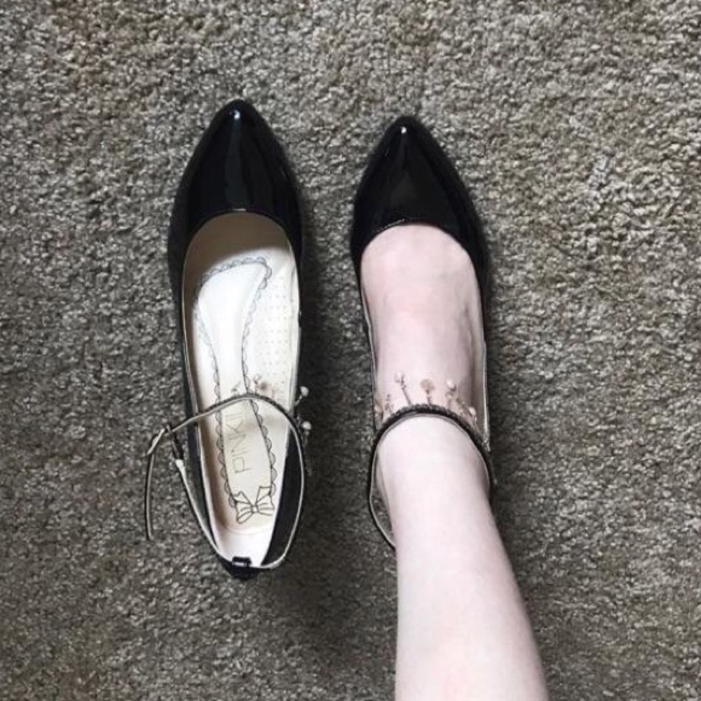 Black pumps with strap