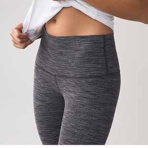 Wunder Under (hi rise) Pant in Grey, Size 6