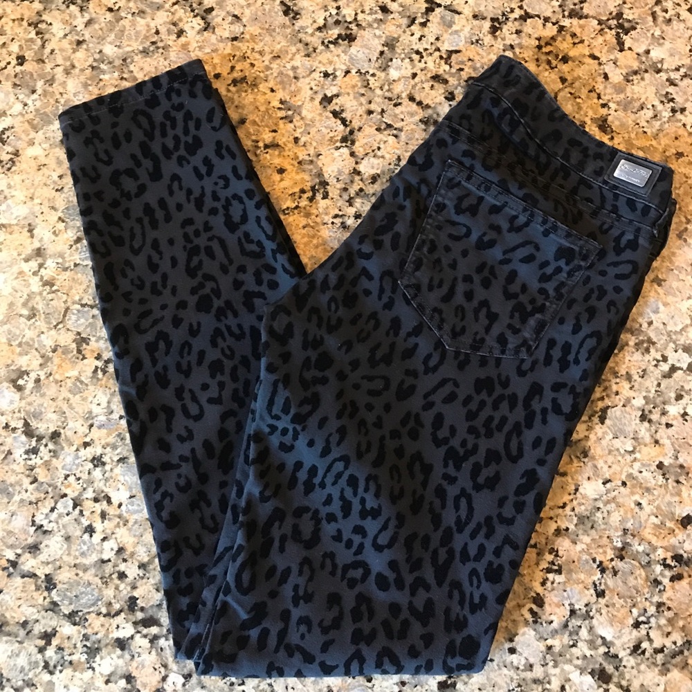 Sneak Peek Los Angeles Skinny Jeans