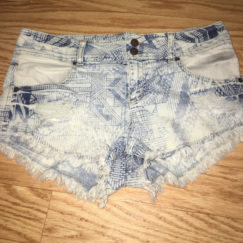 Cute ripped Bleached Shorts