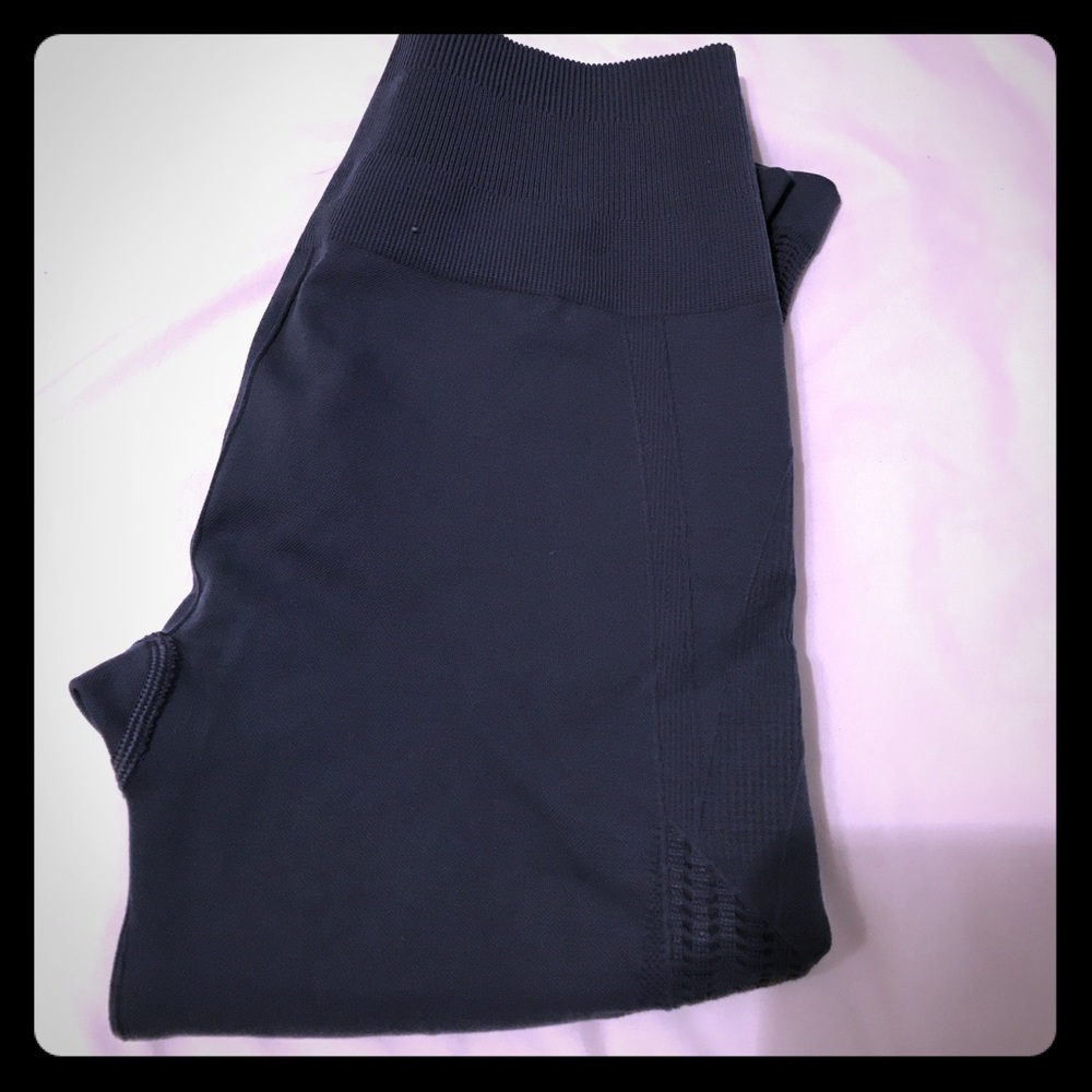 Lululemon Capri Pants Size 4 never worn