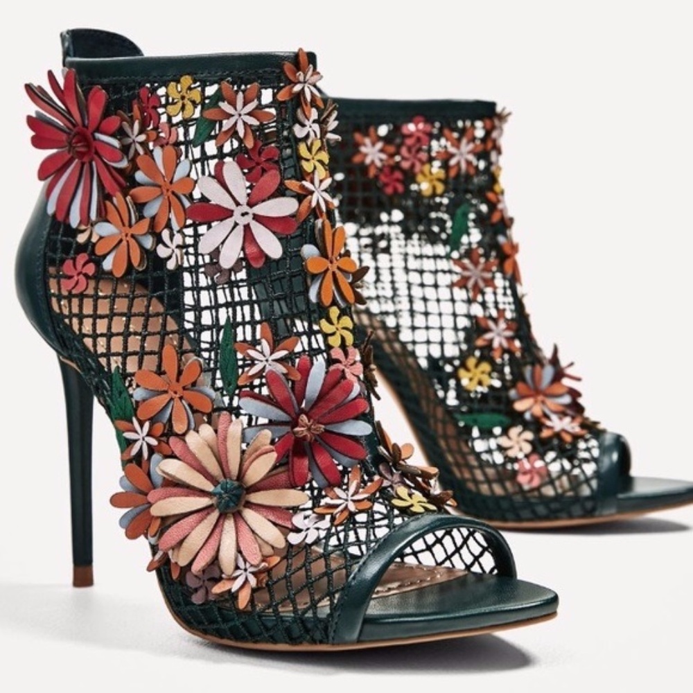 IN SEARCH OF... means I want to buy these.