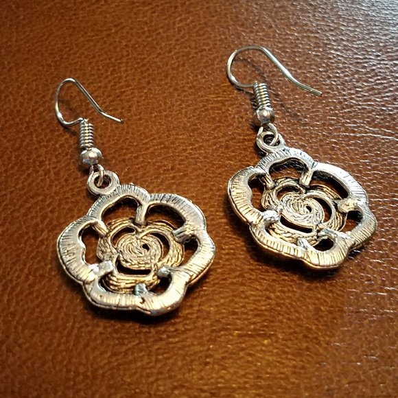 Tibetan Silver Rose Earrings - Picture 4 of 6