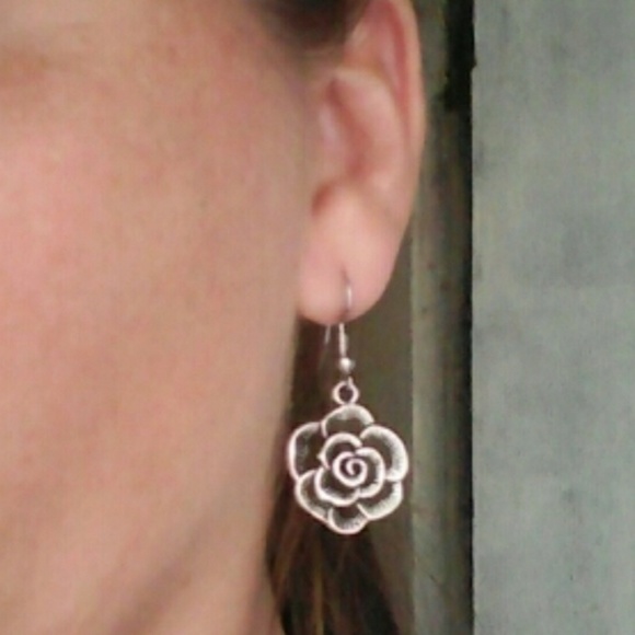 Tibetan Silver Rose Earrings - Picture 5 of 6