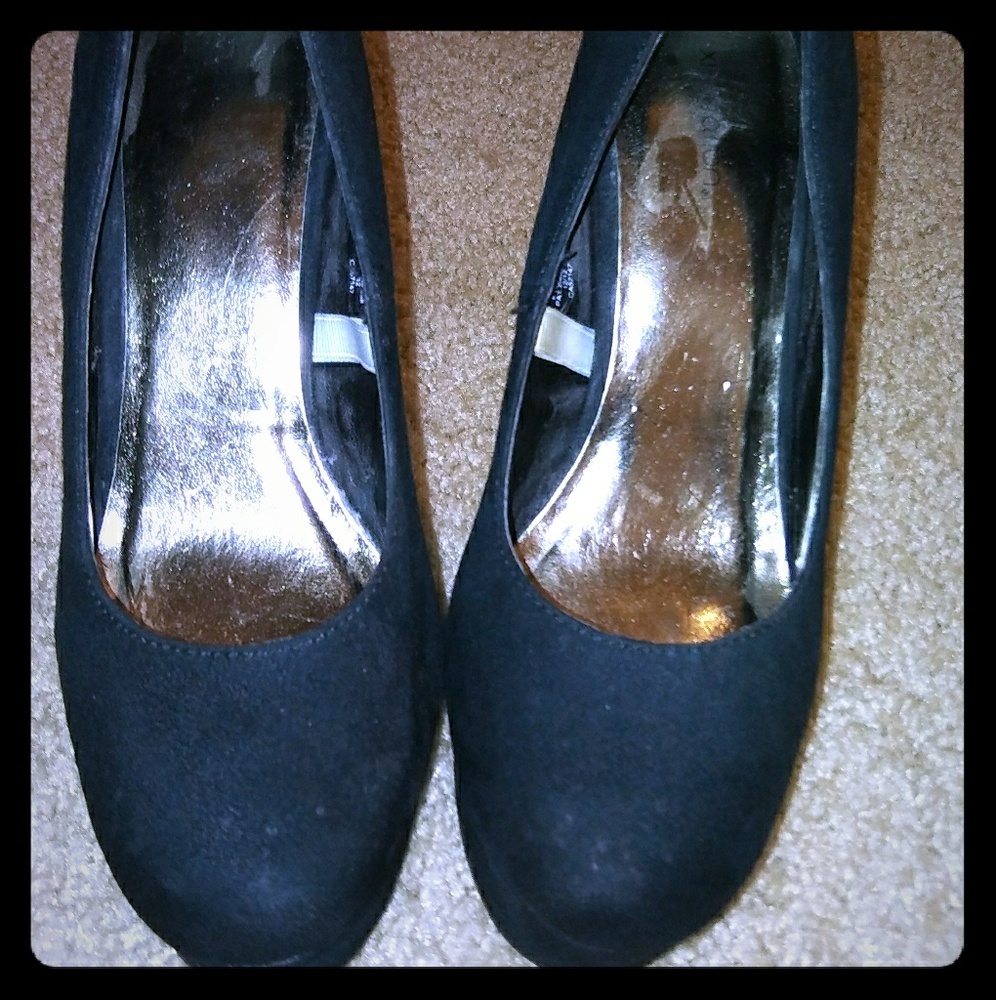 Black Platform Pumps