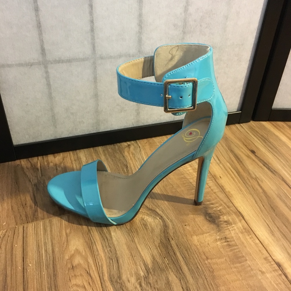 FINAL OFFER‼️ Baby Blue Heels 👠 Size 8 1/2