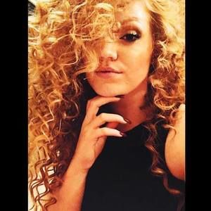 Meet your Posher, Kaylie