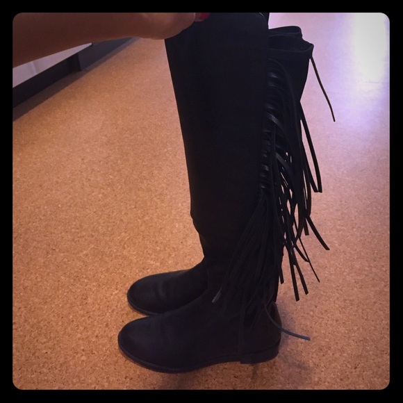 stuart weitzman fringe boots
