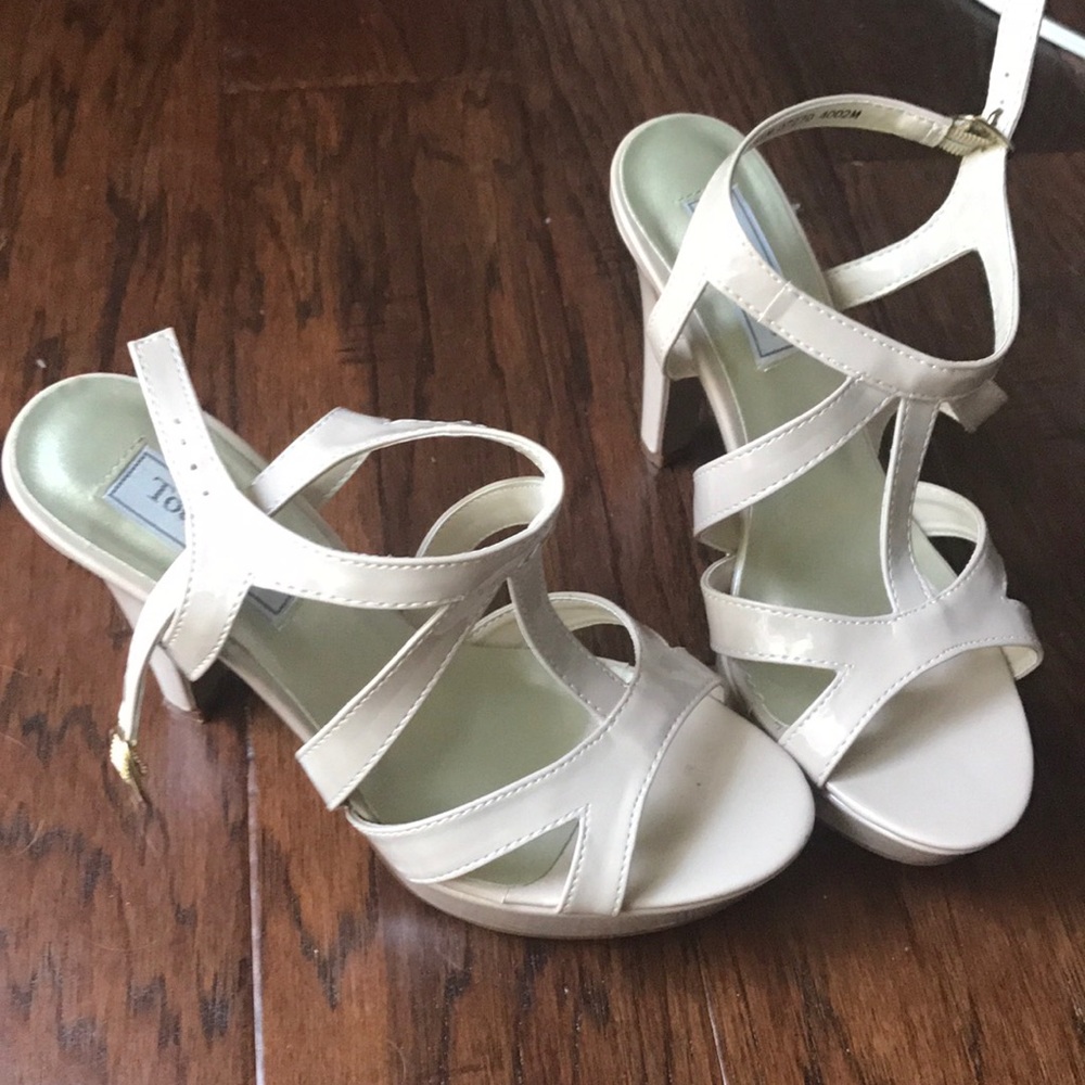 Size 8 1/2 heels Brand: Touch Ups