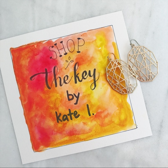 Worn Goldtone Geometrical Shaped Earrings - Picture 3 of 5