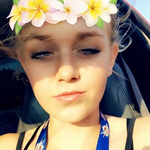 Meet your Posher, Crystal