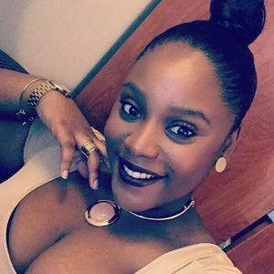 Meet your Posher, Eltone