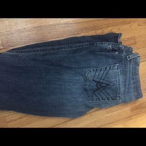 A line pocket jeans.