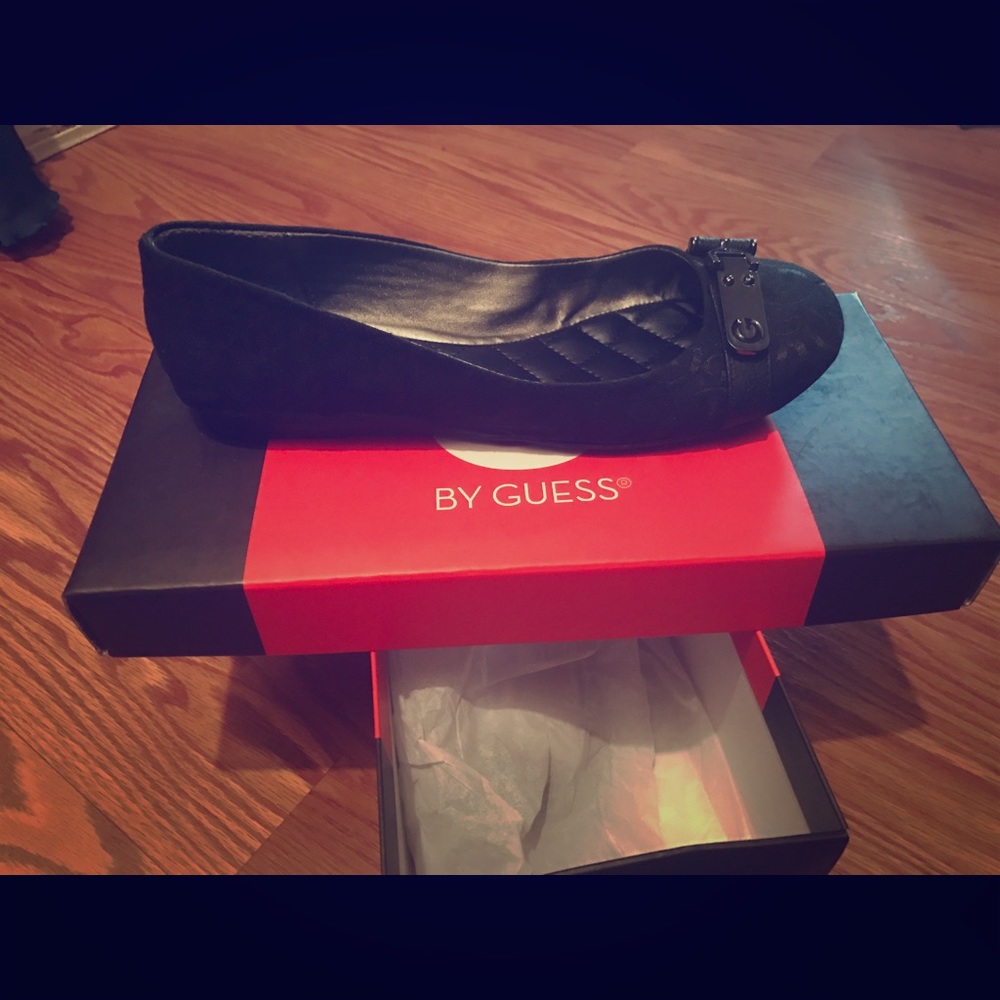 Guess flats