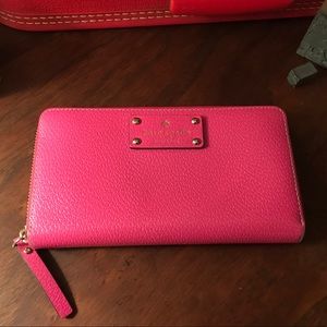 Kate Spade hot pink wallet ✨